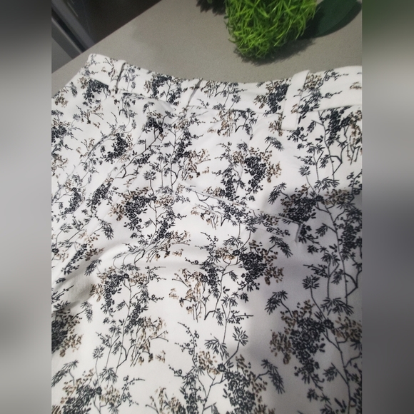 H&M Impeccable capris d'été blanc avec motifs de branches noires et beige - Picture 7 of 8